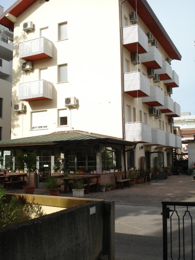 La Quercia Hotel Lignano Sabbiadoro Exterior photo