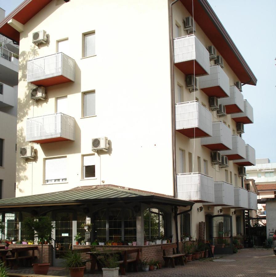 La Quercia Hotel Lignano Sabbiadoro Exterior photo