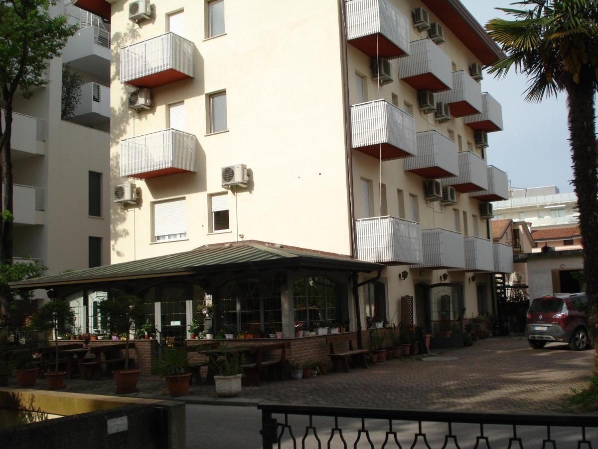 La Quercia Hotel Lignano Sabbiadoro Exterior photo